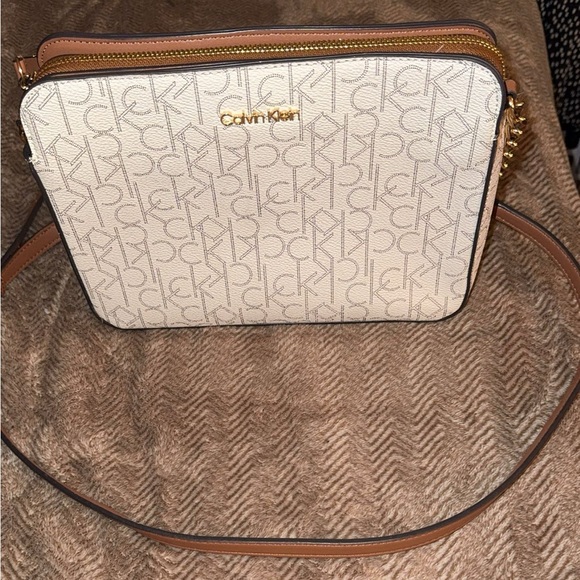 Calvin Klein crossbody with chain style brown adjustable strap purse - Picture 1 of 5